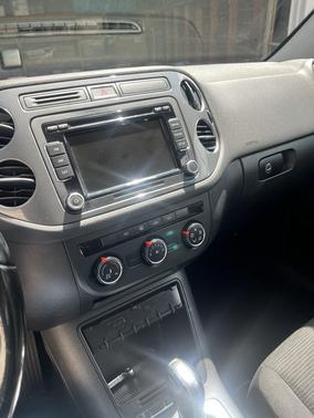 Red 2015 Volkswagen Tiguan 4MOTION Auto SE