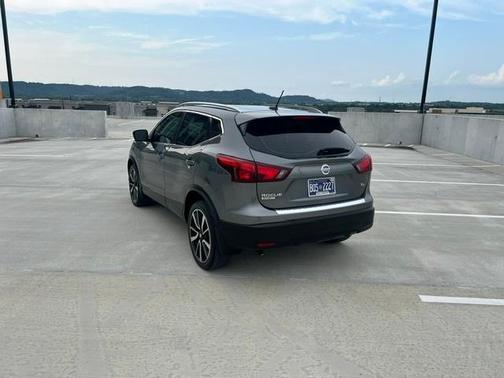 Gray 2018 Nissan Rogue Sport SL