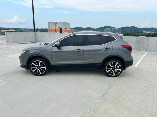 Gray 2018 Nissan Rogue Sport SL