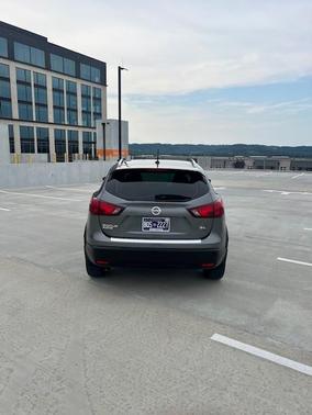 Gray 2018 Nissan Rogue Sport SL