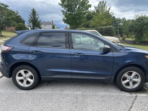 Blue 2017 Ford Edge SE