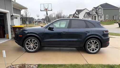 Blue 2024 Porsche Cayenne Cayenne