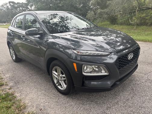 Gray 2020 Hyundai KONA SE