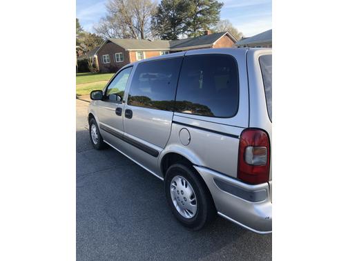 Photo 2 of 4 of 2004 Chevrolet Venture LS