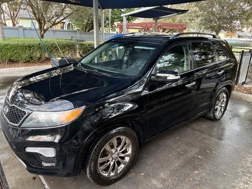 Black 2011 Kia Sorento SX
