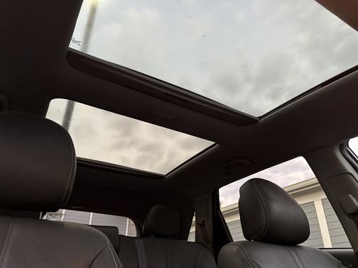 Black 2011 Kia Sorento SX