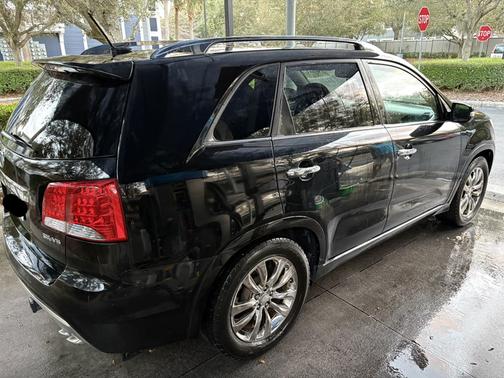 Black 2011 Kia Sorento SX