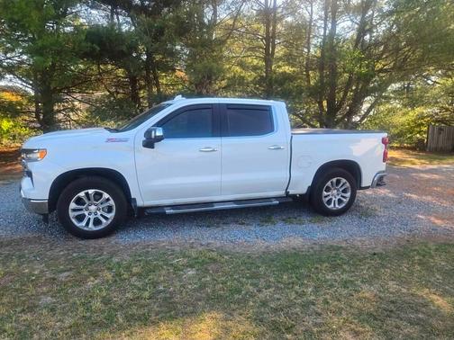 White 2022 Chevrolet Silverado 1500 LTZ