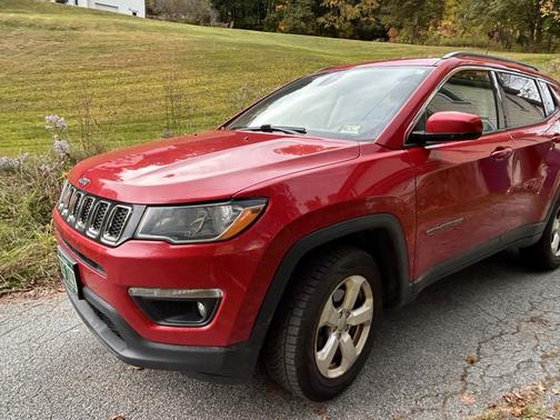 Red 2019 Jeep Compass Latitude