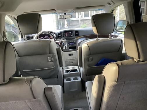 Black 2015 Nissan Quest SV