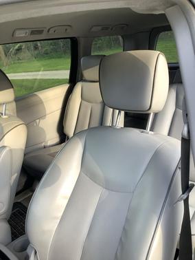 Black 2015 Nissan Quest SV