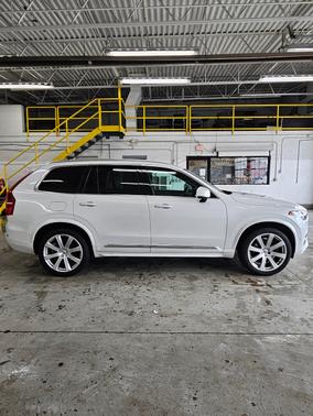 White 2018 Volvo XC90 T6 Inscription