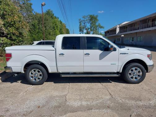 White 2014 Ford F-150 Lariat