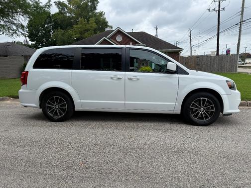 White 2019 Dodge Grand Caravan GT