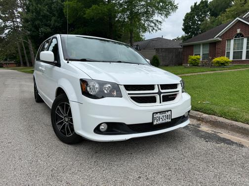 White 2019 Dodge Grand Caravan GT