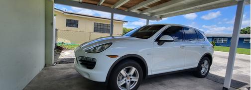 Photo 6 of 6 of 2014 Porsche Cayenne Hybrid S