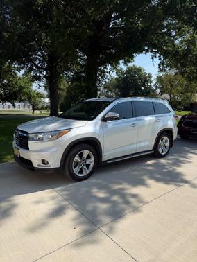 White 2016 Toyota Highlander Limited