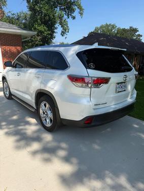 White 2016 Toyota Highlander Limited