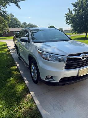 White 2016 Toyota Highlander Limited