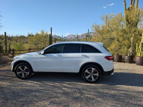 White 2019 Mercedes-Benz GLC 300 Base