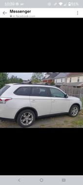 White 2015 Mitsubishi Outlander SE