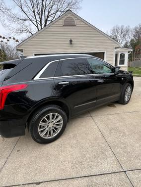 Black 2018 Cadillac XT5 Luxury