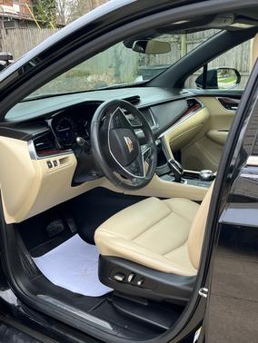 Black 2018 Cadillac XT5 Luxury