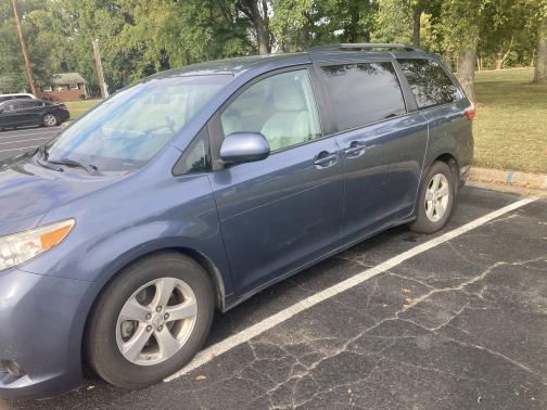 2017 Toyota Sienna LE