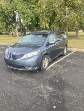 2017 Toyota Sienna LE