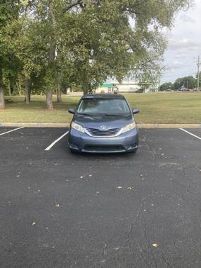 2017 Toyota Sienna LE