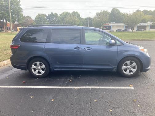 2017 Toyota Sienna LE