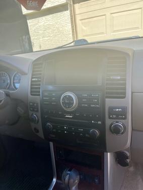 2010 Nissan Pathfinder LE