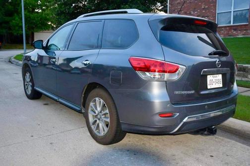 Gray 2016 Nissan Pathfinder SV