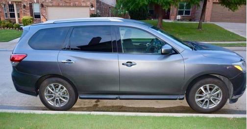 Gray 2016 Nissan Pathfinder SV