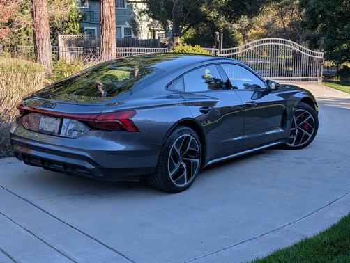 2023 Audi RS e-tron GT Base