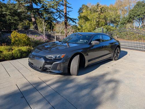 2023 Audi RS e-tron GT Base