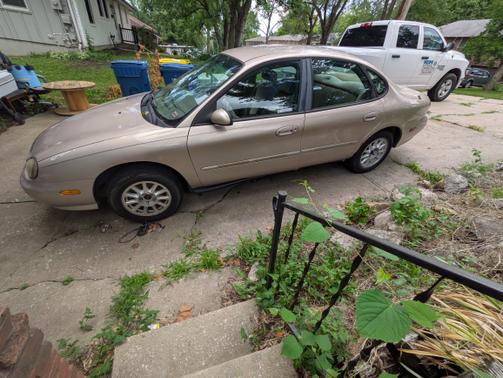 1999 Ford Taurus SE