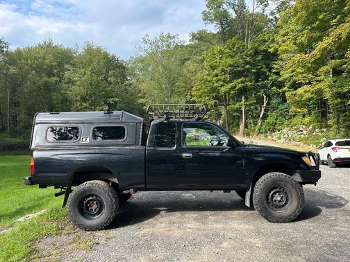 Black 1999 Toyota Tacoma Xtracab