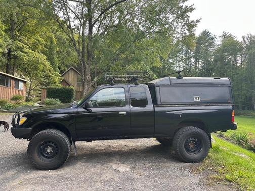 Black 1999 Toyota Tacoma Xtracab