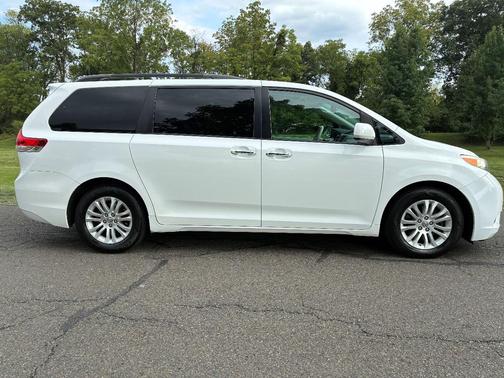 White 2011 Toyota Sienna XLE