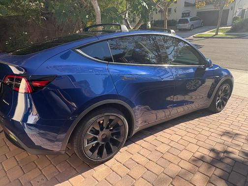 Blue 2023 Tesla Model Y Long Range