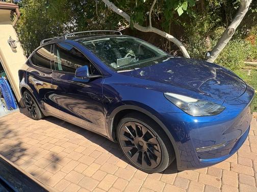 Blue 2023 Tesla Model Y Long Range