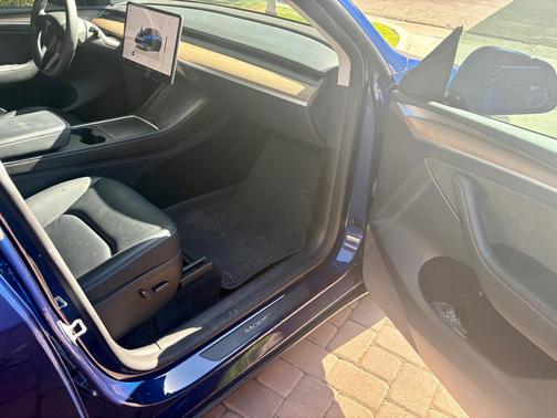 Blue 2023 Tesla Model Y Long Range