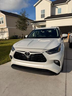 White 2023 Toyota Highlander LE
