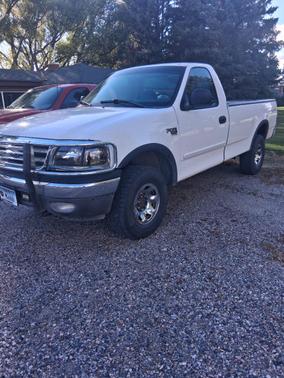 White 2003 Ford F-150 XL