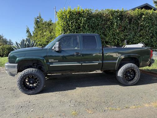 Green 2004 Chevrolet Silverado 2500 LT H/D Extended Cab