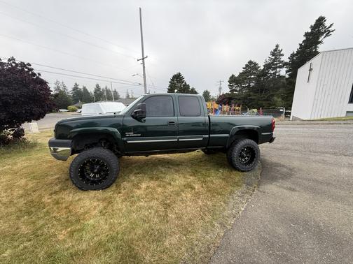 Green 2004 Chevrolet Silverado 2500 LT H/D Extended Cab