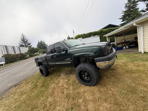 Green 2004 Chevrolet Silverado 2500 LT H/D Extended Cab
