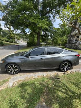 Gray 2019 Nissan Altima 2.5 SR