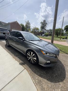 Gray 2019 Nissan Altima 2.5 SR